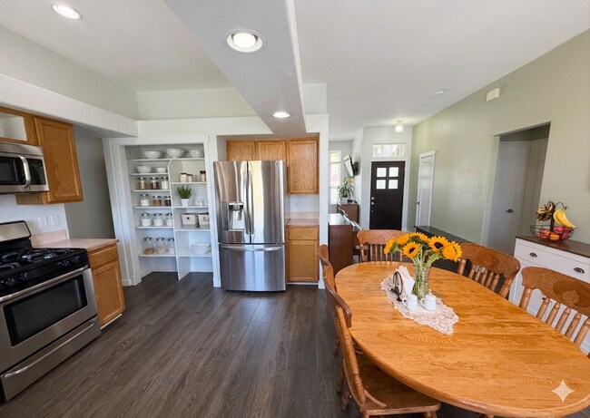 Building Photo - CHARMING & STRESS-FREE LIVING IN NORTHWEST MERIDIAN