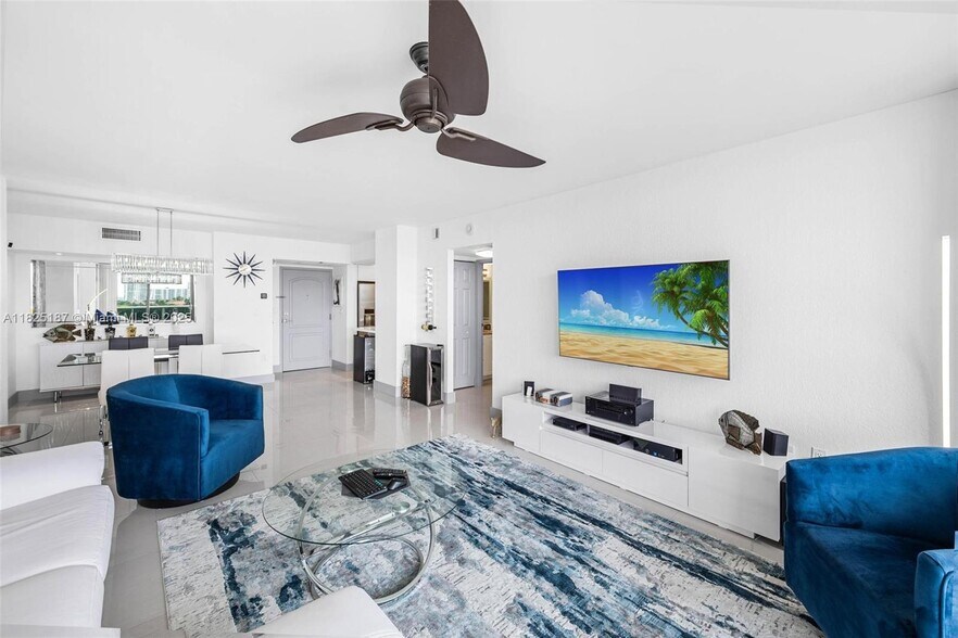 Building Photo - 3675 N Country Club Dr
