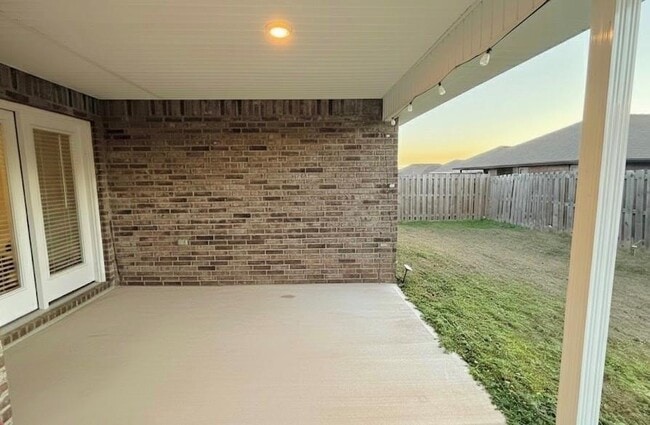 Building Photo - 5909 NW Hoover St