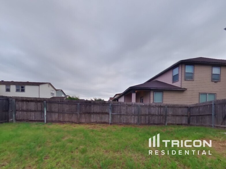 Building Photo - 4407 Ivan Dr