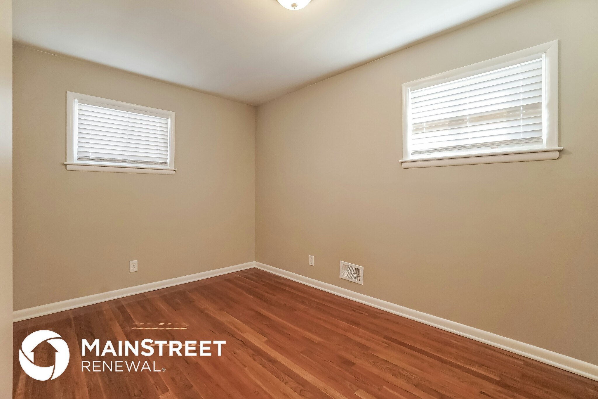 Building Photo - 298 Pineview Dr