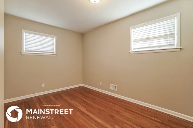 Building Photo - 298 Pineview Dr