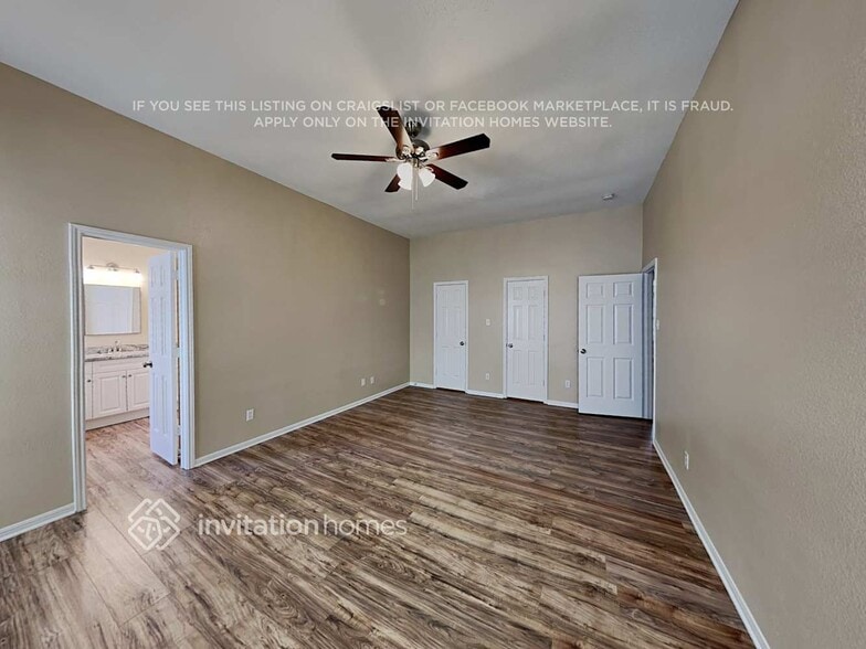 Building Photo - 1046 Essex Dr