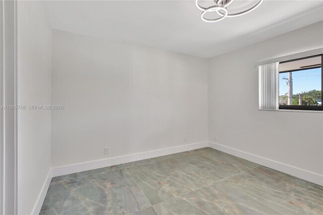 Building Photo - 5980 SW 40th Ave