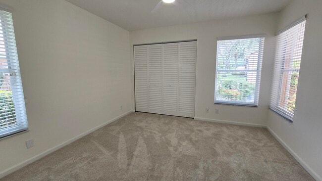 Building Photo - 5622 Royal Lake Cir