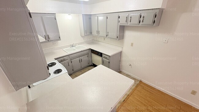 Building Photo - 2425 Westholme Blvd
