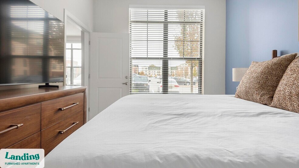 Building Photo - 4050 W Pine Blvd