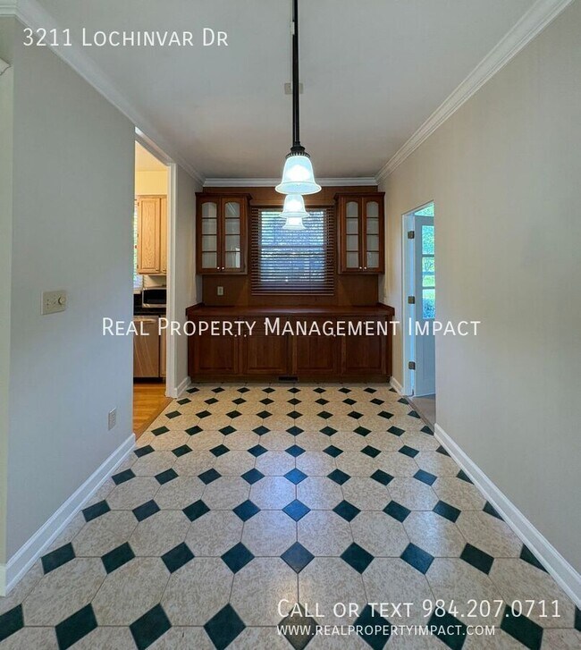 Building Photo - 3211 Lochinvar Dr