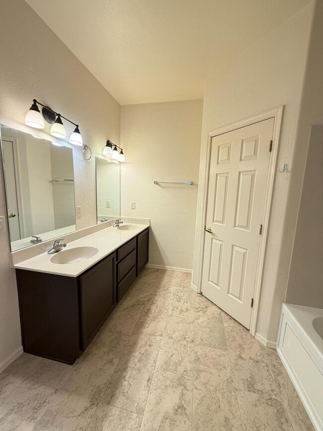 Building Photo - 4613 Bay Cir