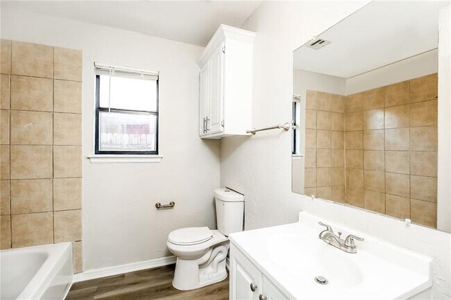 Building Photo - 4008 Beachcomber Dr