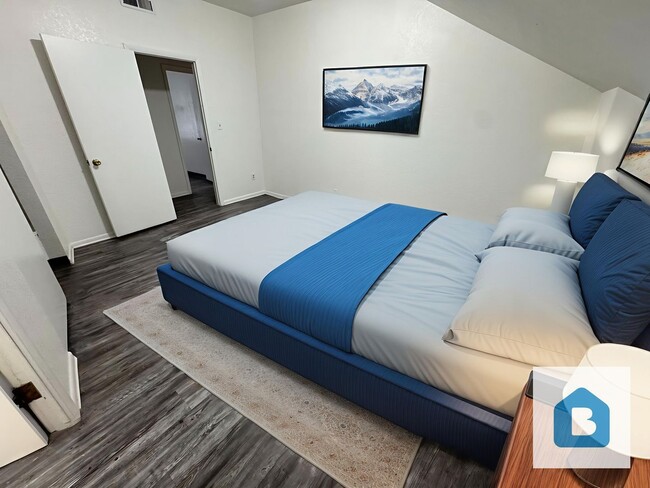 Building Photo - Experience the charm of Manitou Springs living in this spacious 2-bedroom, 2-bath apartment locat...