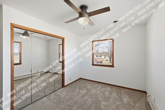 Building Photo - 402 S Clark Ave