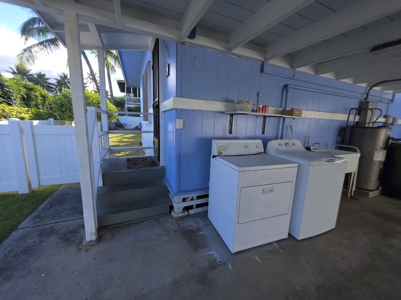 Building Photo - 413 Kihapai St