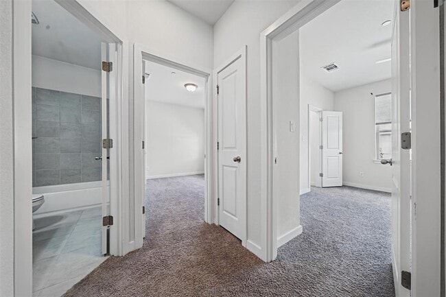 Building Photo - 2500 Forest Creek Dr