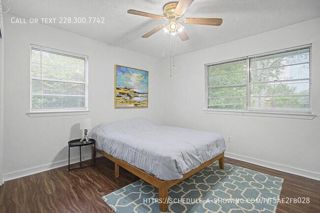 Building Photo - 883 Rustwood Dr