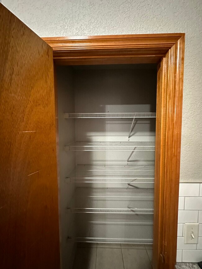 Building Photo - 2004 Cloverdale Ln