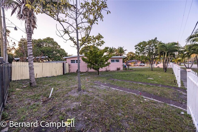 Building Photo - 918 NW 13th Ct