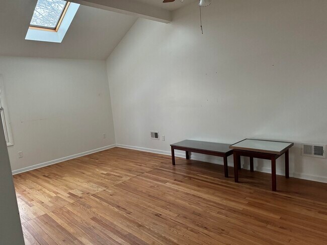 Building Photo - 143 W 2nd St