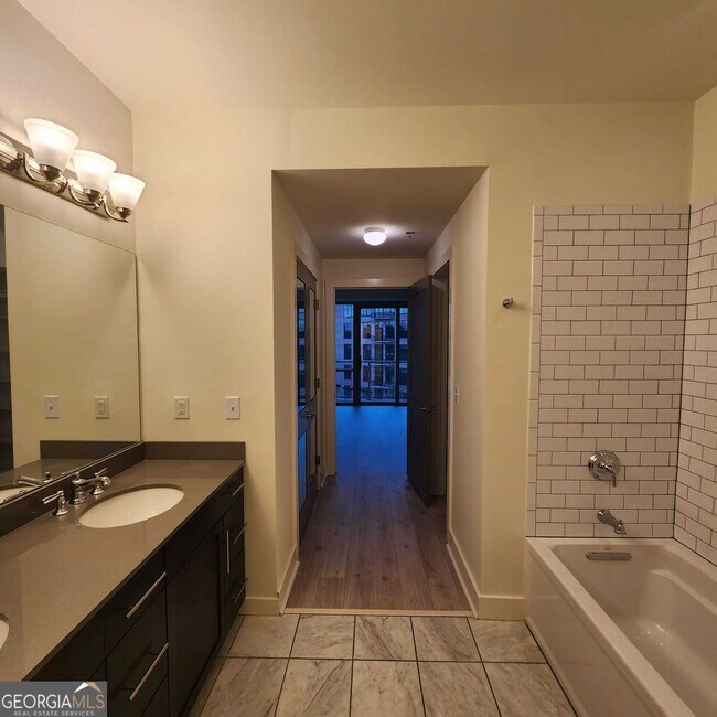 Building Photo - 1100 Howell Mill Rd NW