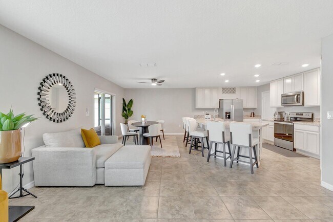 Building Photo - 5700 NW Pine Trail Cir