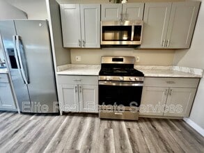 Building Photo - 118 Cedar Ave