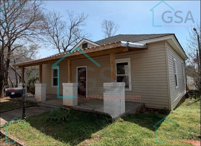 Building Photo - 2 Bedroom 1 Bath Available!