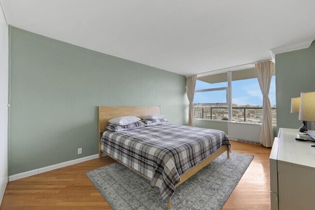 Building Photo - 6050 JFK Blvd E