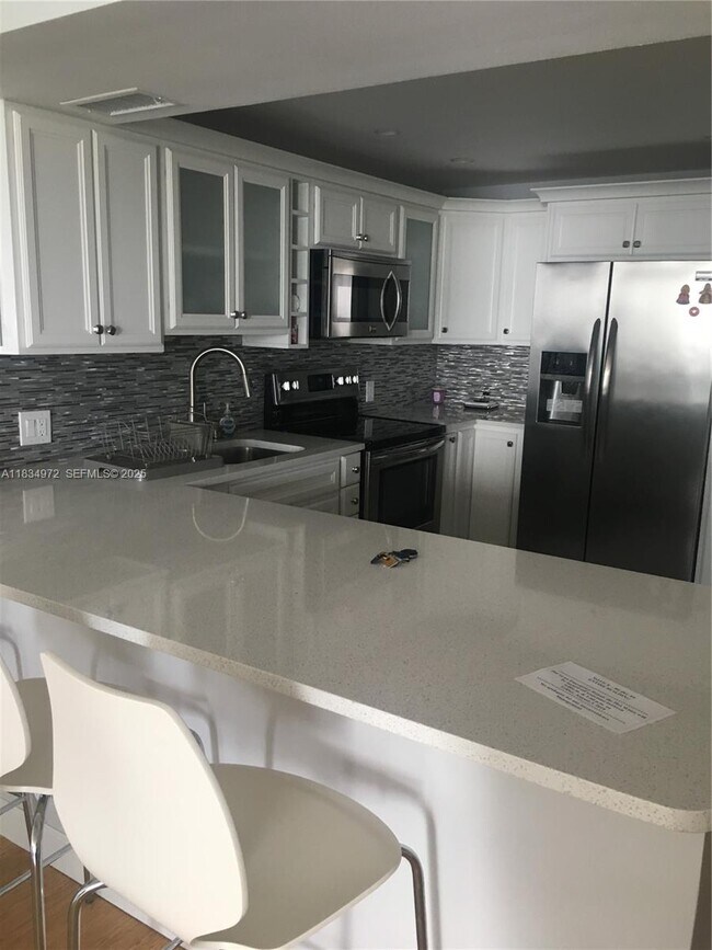 Building Photo - 3675 N Country Club Dr