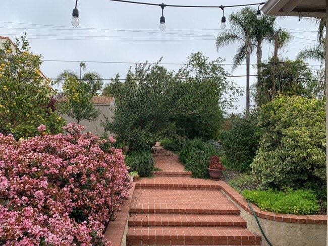 Building Photo - Adorable Remodeled 3 Bedroom home in Point...