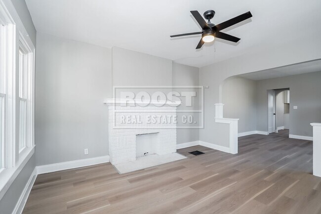 Building Photo - Welcome to this charming 3-bedroom, 1-bathroom house located in the heart of Columbus, OH!