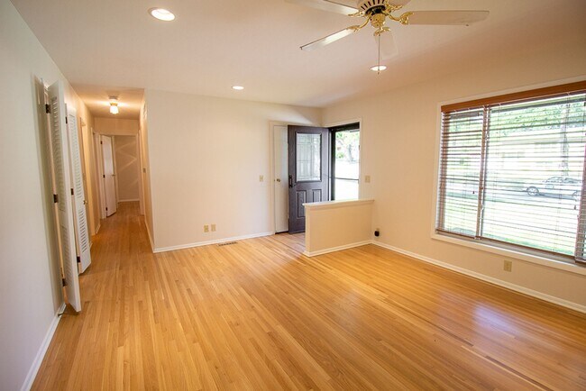 Building Photo - Beautiful 4 Bedroom House | 126th & Center