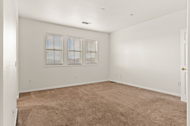 Building Photo - Spacious 3-Bedroom Dublin Townhome with Private Balcony & Fireplace