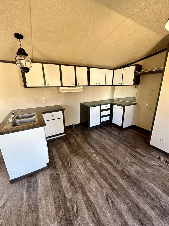 Building Photo - 3 Bedroom in great community in Woodward!