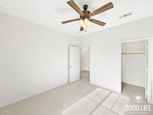 Building Photo - Beautiful 3B/2.5BA Townhouse in Imperial Beach with Loft, Private Patio & 2-Car Garage