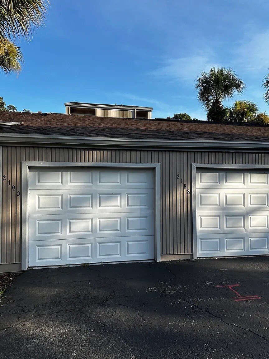 One car garage - 2190 Woodbridge Rd