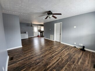 Building Photo - 573 Somerset Ln