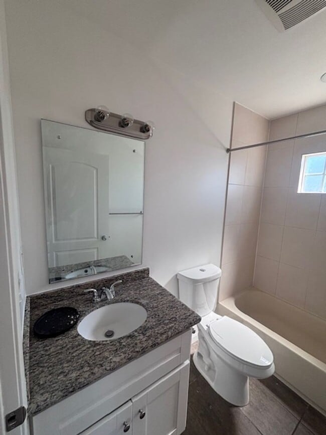 Building Photo - Welcome to 1828 Montrose St, located in the vibrant city of Los Angeles