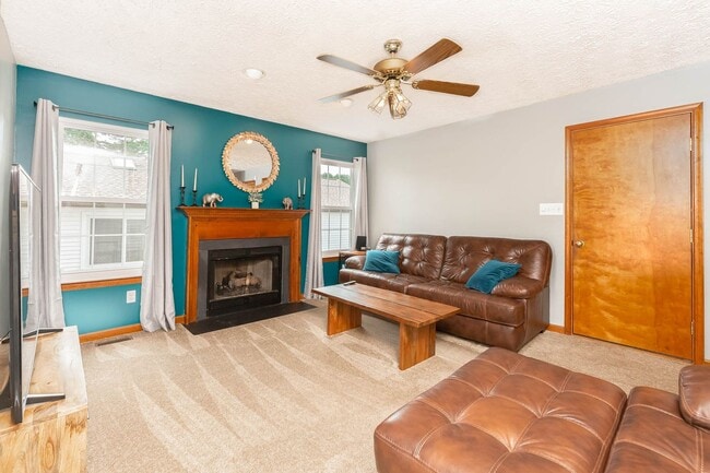 Building Photo - Beautiful Newport News Home