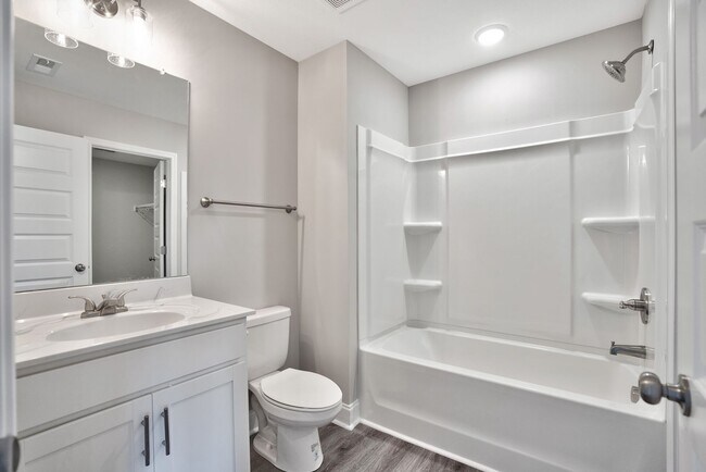Building Photo - 68 Highland Blf Wy