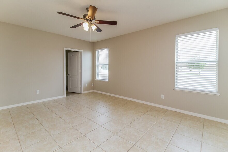 Building Photo - 3226 Queen Alexandria Dr