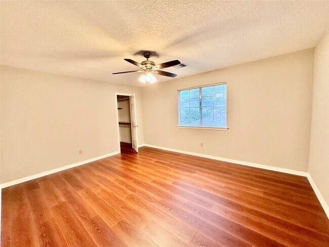 Building Photo - 2623 Double Lake Dr