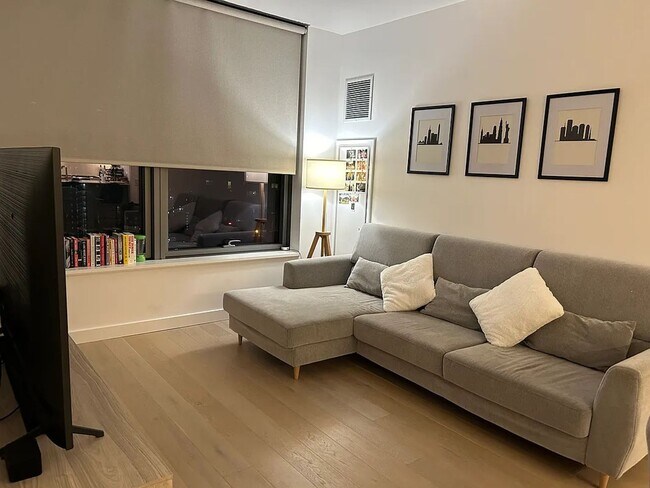 Building Photo - Skyline Tower - 2707