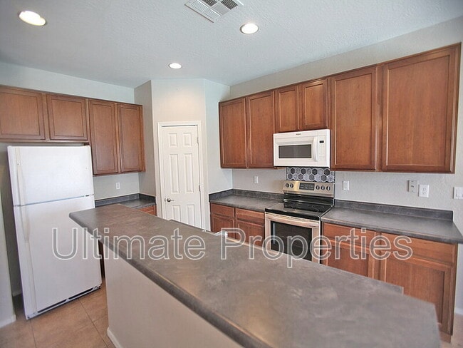 Building Photo - 4715 S 99th Dr