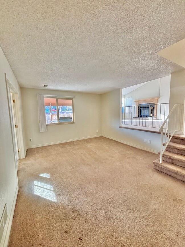 Building Photo - Beautiful 3-Bedroom Home Near Ken Caryl, Parks & Schools!!Available Now!!