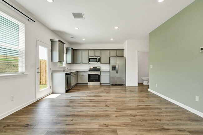 Building Photo - 5010 Highwood Dr