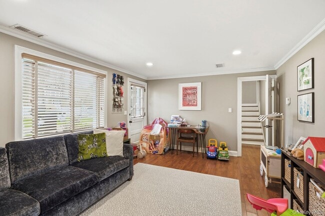 Building Photo - 221 Mamaroneck Rd