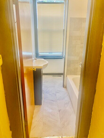 Building Photo - 336 Christian Ave