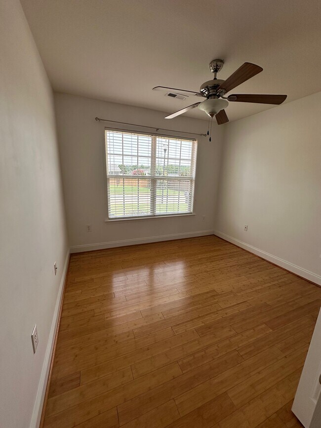 Building Photo - 105 Calcite Dr