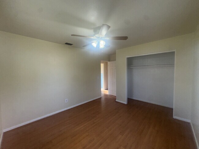 Building Photo - Cozy 3 Bedroom Home in Quiet Community | Hardwood Floors | Large Yard