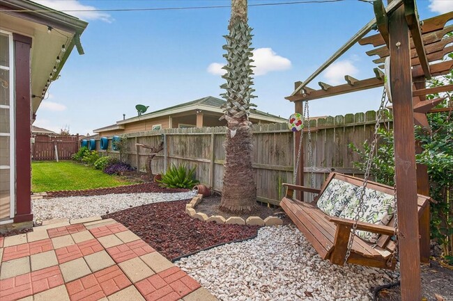 Building Photo - 6901 Anastasia Dr